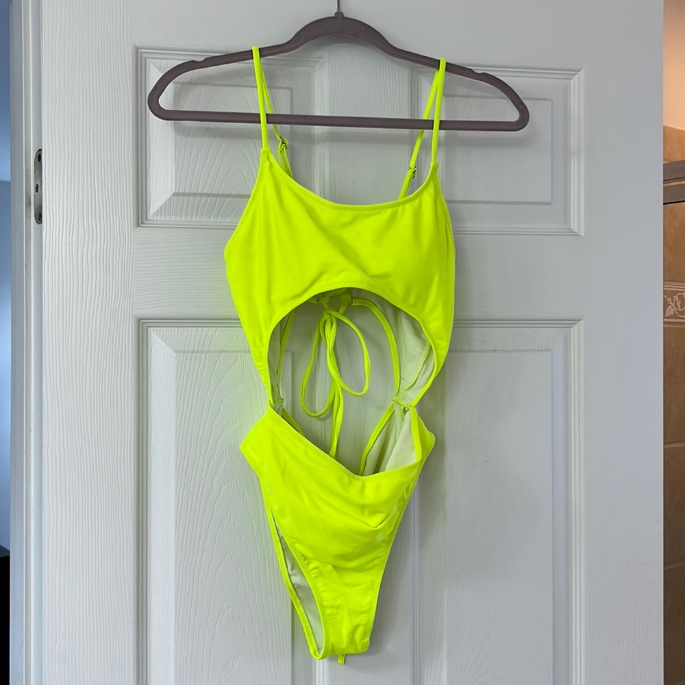 One-Piece Swimsuit with Mid Cutout